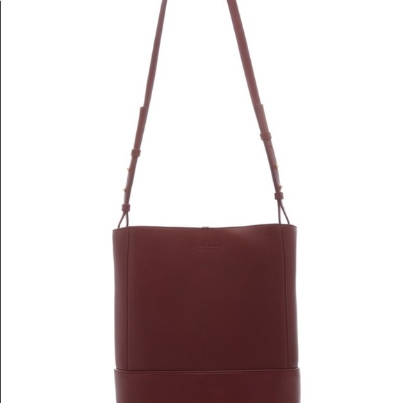 NEW Bottega Veneta Burgundy Leather Bucket Bag - Picture 5 of 8